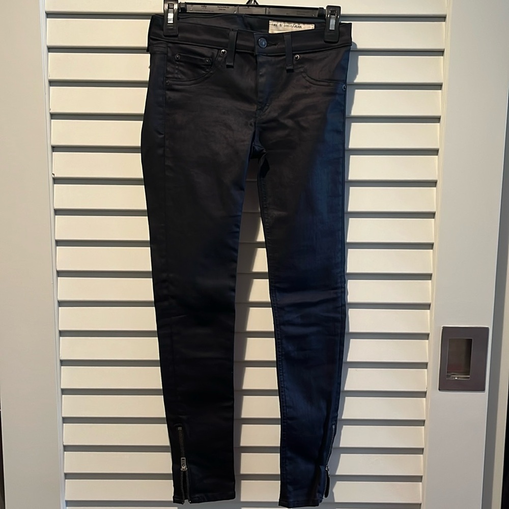 RAG & BONE. dark blue skinny jeans with zipper. Size 25. Like new